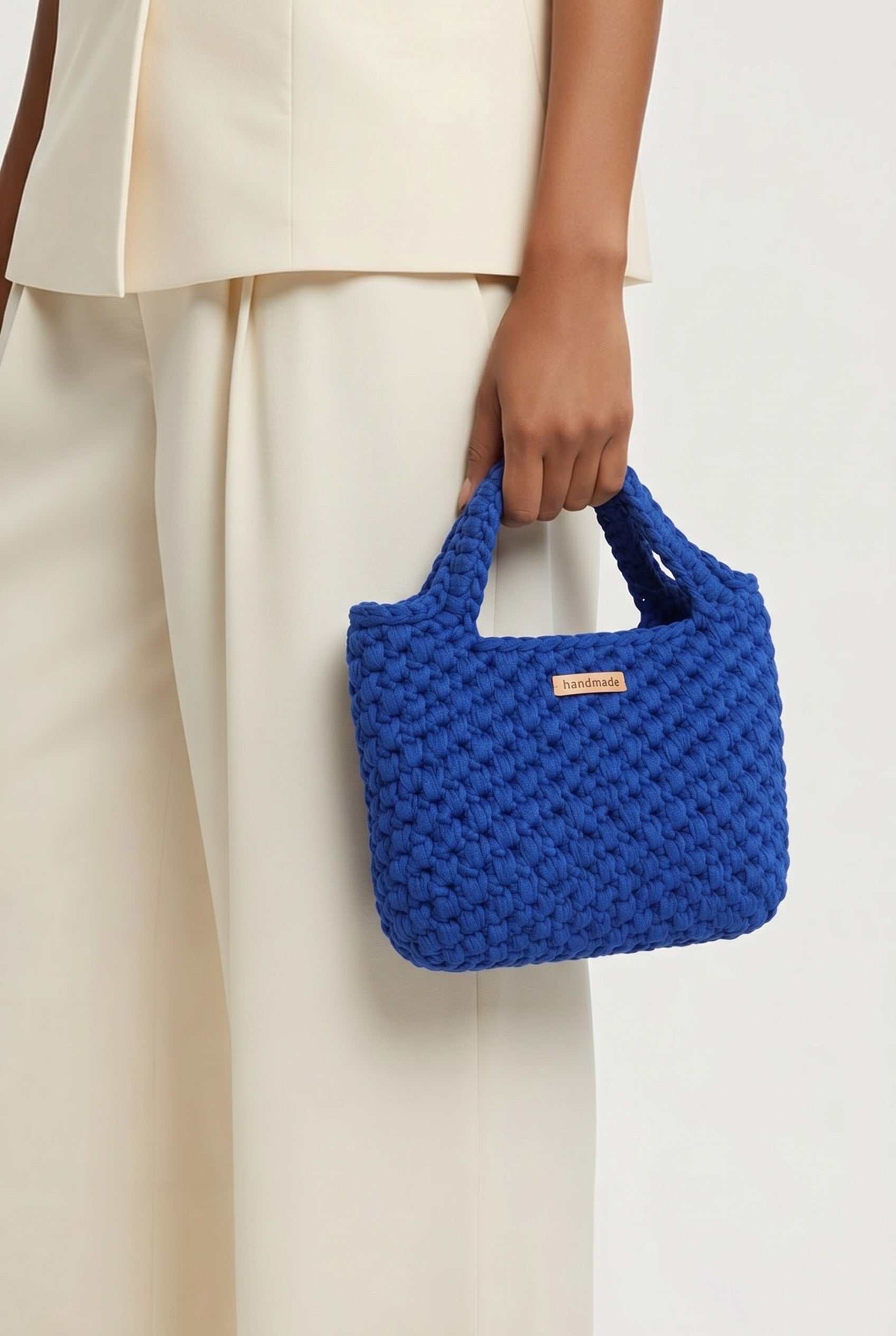 Small crocheted hand bag