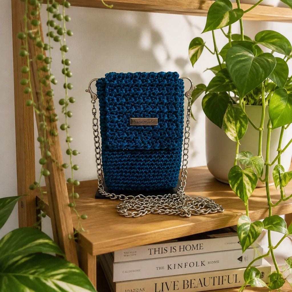 Cross body bag for phone