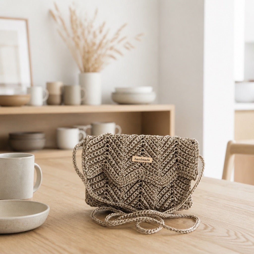 Small shoulder bag