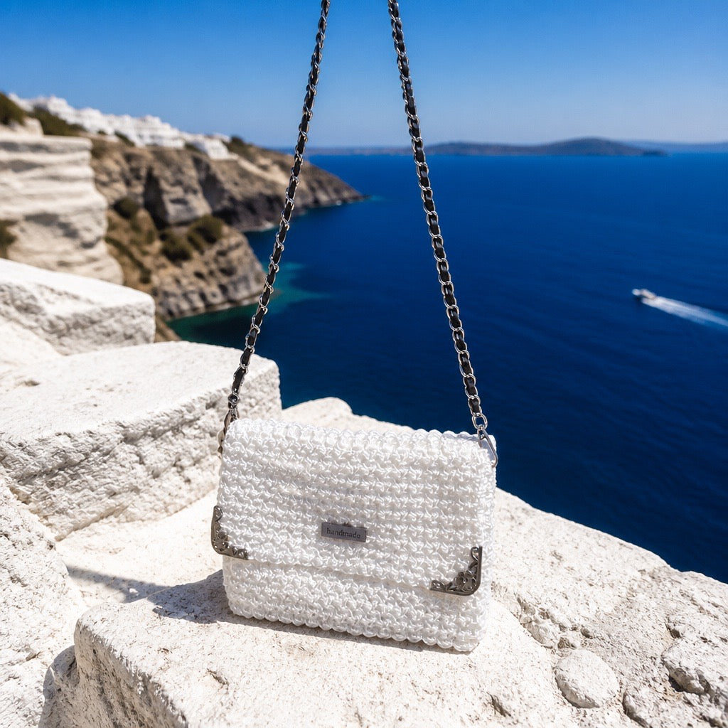 Small white shoulder bag  (silver)