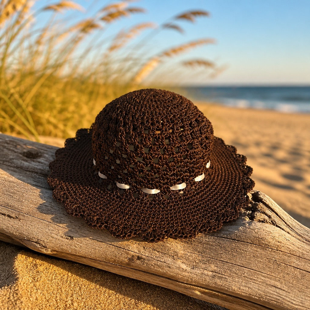 Summer hat with white strap