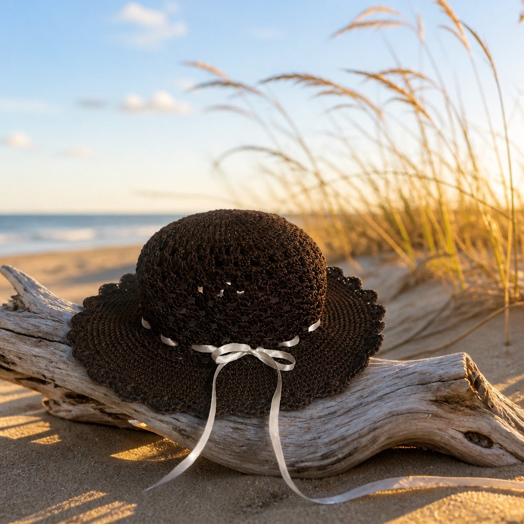 Summer hat with white strap