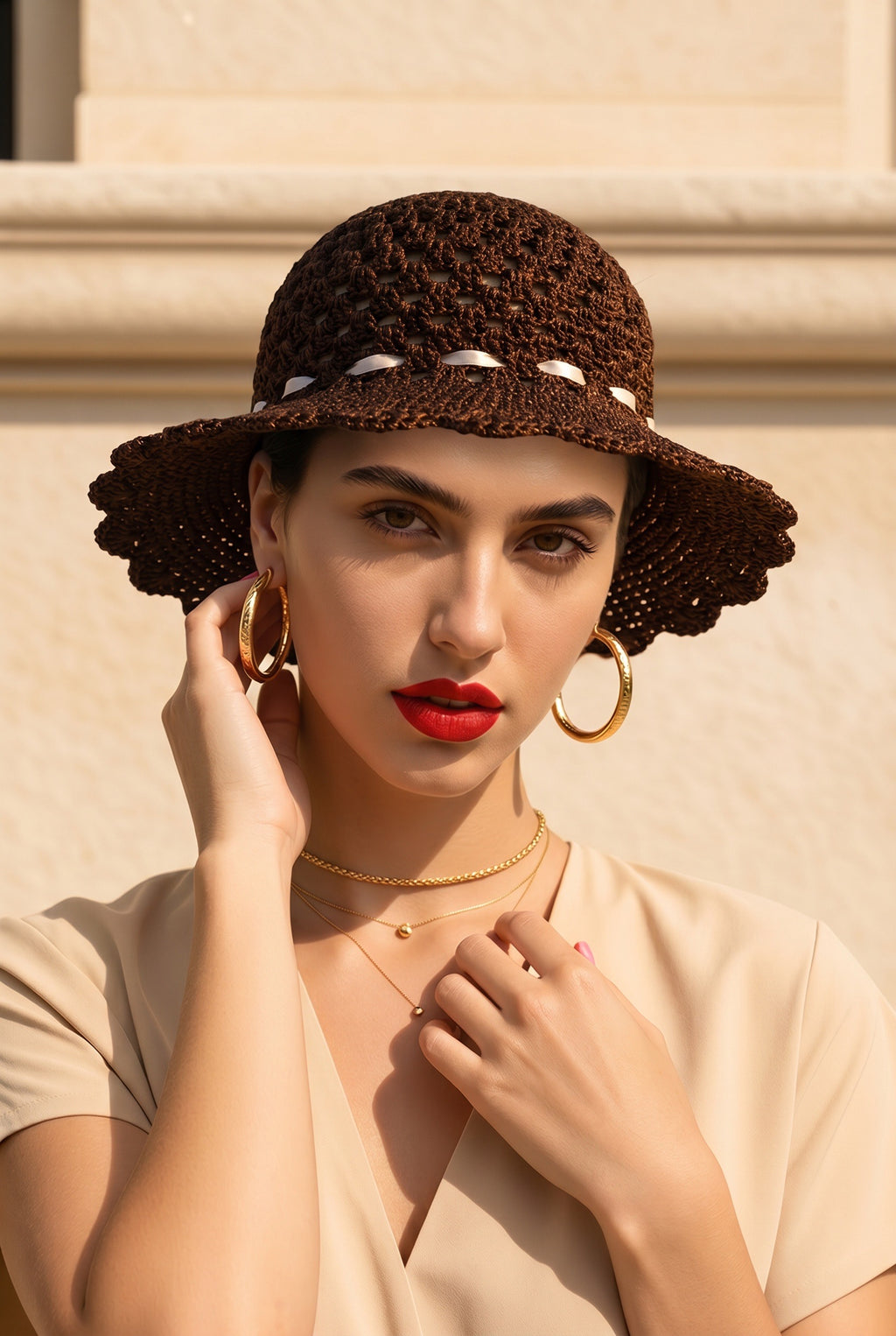 Summer hat with white strap
